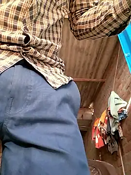 Snapshot of Suraj223kumar chatting on March 1, 2:02 am Suraj223kumar online show from March 1, 2:02 am