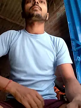 Snapshot of Suraj223kumar chatting on March 14, 3:45 am Suraj223kumar online show from March 14, 3:45 am