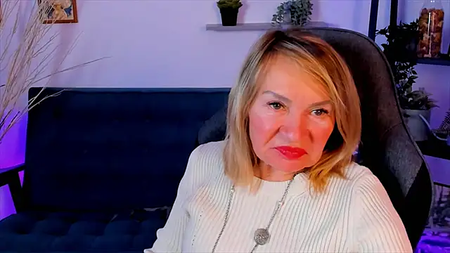 Snapshot of RosalindaFortuna chatting on December 17, 2:00 pm RosalindaFortuna online show from December 17, 2:00 pm