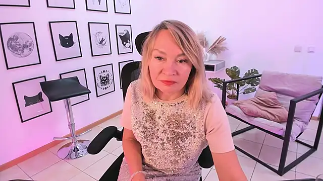 Snapshot of RosalindaFortuna chatting on December 23, 7:38 am RosalindaFortuna online show from December 23, 7:38 am