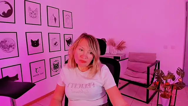 Snapshot of RosalindaFortuna chatting on December 25, 11:22 am RosalindaFortuna online show from December 25, 11:22 am