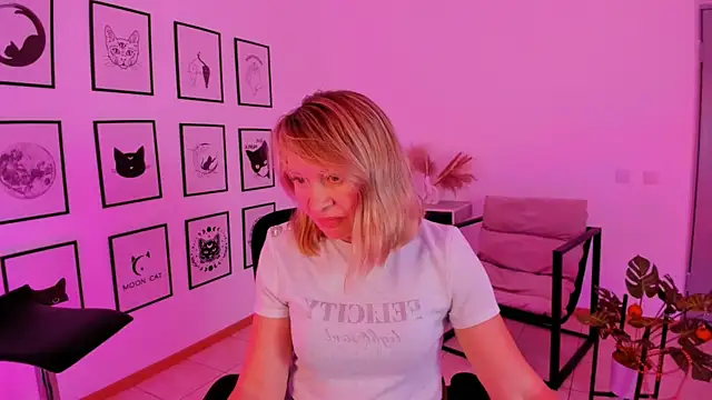 Snapshot of RosalindaFortuna chatting on December 25, 2:23 pm RosalindaFortuna online show from December 25, 2:23 pm