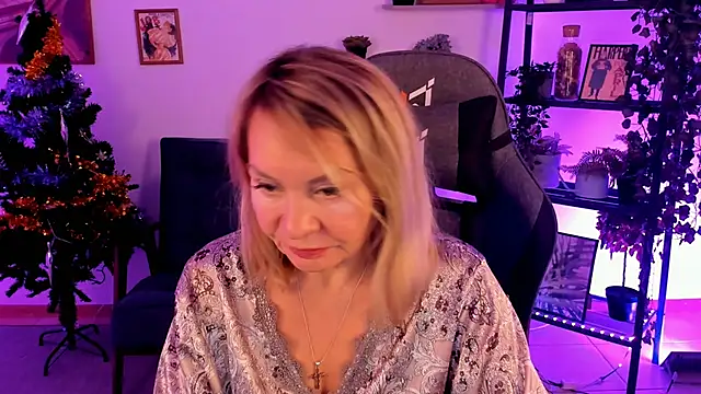 Snapshot of RosalindaFortuna chatting on December 27, 2:33 pm RosalindaFortuna online show from December 27, 2:33 pm