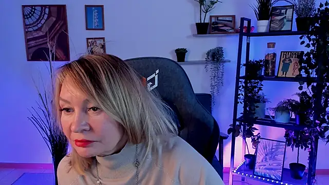 Snapshot of RosalindaFortuna chatting on January 5, 10:53 am RosalindaFortuna online show from January 5, 10:53 am