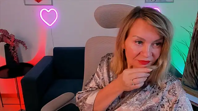 Snapshot of RosalindaFortuna chatting on January 8, 2:46 pm RosalindaFortuna online show from January 8, 2:46 pm