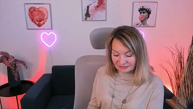 Snapshot of RosalindaFortuna chatting on January 9, 11:14 am RosalindaFortuna online show from January 9, 11:14 am