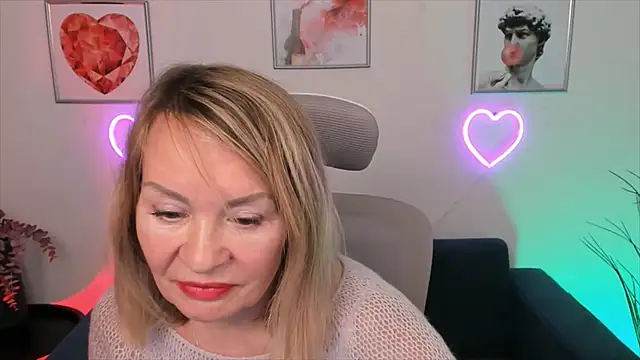 Snapshot of RosalindaFortuna chatting on January 10, 11:22 am RosalindaFortuna online show from January 10, 11:22 am