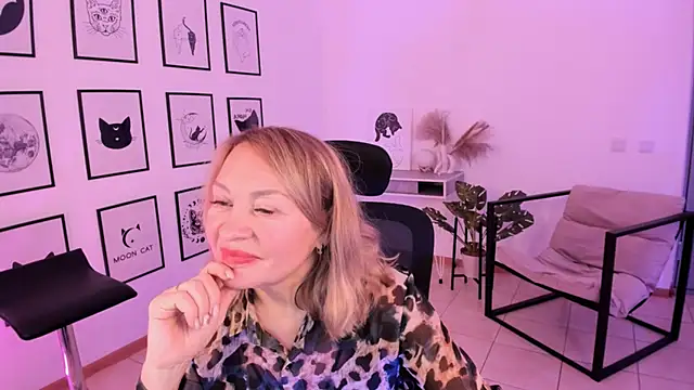 Snapshot of RosalindaFortuna chatting on January 13, 11:41 am RosalindaFortuna online show from January 13, 11:41 am