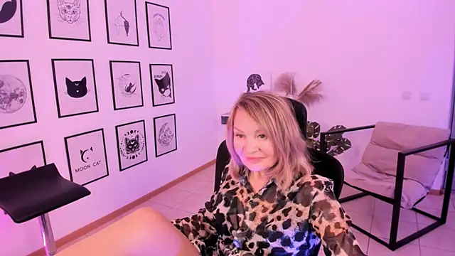 Snapshot of RosalindaFortuna chatting on January 13, 2:42 pm RosalindaFortuna online show from January 13, 2:42 pm