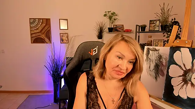 Snapshot of RosalindaFortuna chatting on January 16, 10:42 am RosalindaFortuna online show from January 16, 10:42 am