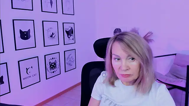 Snapshot of RosalindaFortuna chatting on January 21, 10:41 am RosalindaFortuna online show from January 21, 10:41 am