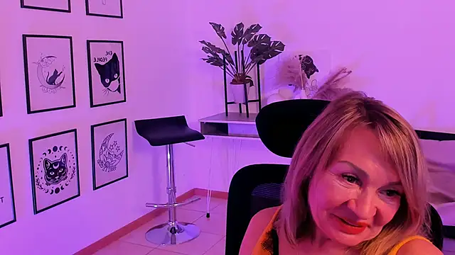 Snapshot of RosalindaFortuna chatting on January 27, 2:13 pm RosalindaFortuna online show from January 27, 2:13 pm