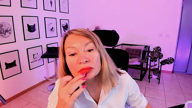 Snapshot of RosalindaFortuna chatting on February 10, 2:16 pm RosalindaFortuna online show from February 10, 2:16 pm