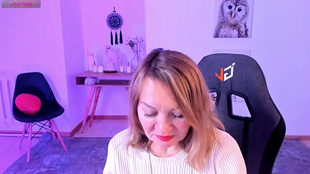 Snapshot of RosalindaFortuna chatting on February 18, 2:16 pm RosalindaFortuna online show from February 18, 2:16 pm