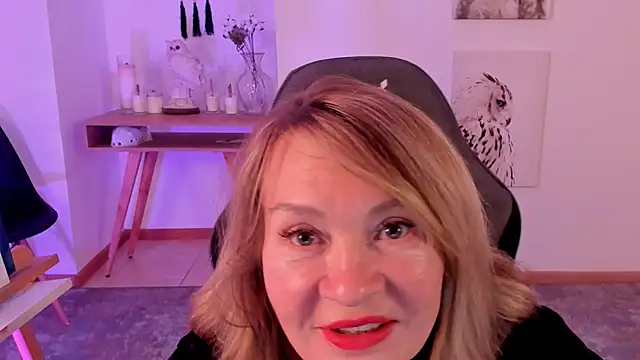 Snapshot of RosalindaFortuna chatting on February 19, 10:45 am RosalindaFortuna online show from February 19, 10:45 am