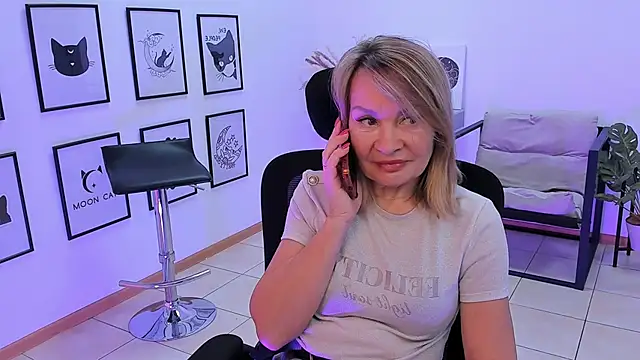 Snapshot of RosalindaFortuna chatting on February 21, 11:33 am RosalindaFortuna online show from February 21, 11:33 am