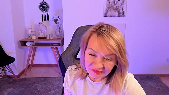 Snapshot of RosalindaFortuna chatting on February 25, 1:50 pm RosalindaFortuna online show from February 25, 1:50 pm