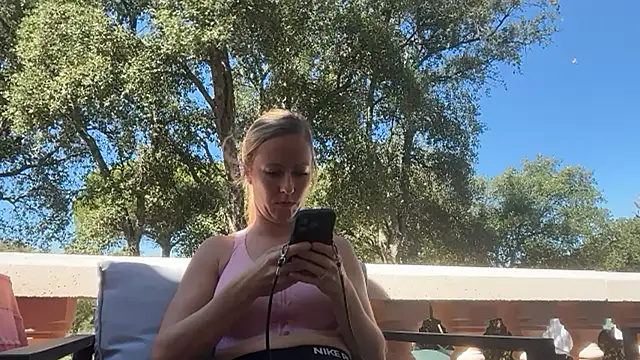 Snapshot of Emmy_frenchie chatting on September 23, 10:29 am Emmy frenchie online show from September 23, 10:29 am