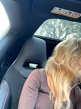 Snapshot of Emmy_frenchie chatting on October 9, 9:18 am Emmy frenchie online show from October 9, 9:18 am