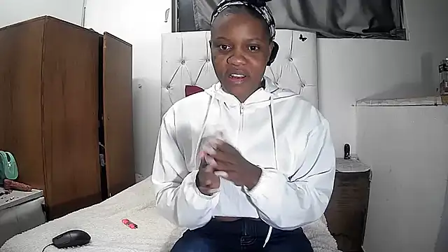 Browncaramel1999 online show from June 6, 4:23 pm