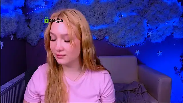 Snapshot of playful_sophie chatting on April 21, 2:51 am playful sophie online show from April 21, 2:51 am