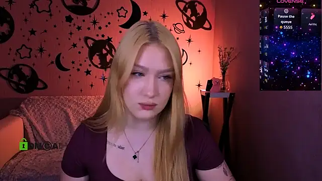 Snapshot of playful_sophie chatting on May 7, 7:30 pm playful sophie online show from May 7, 7:30 pm