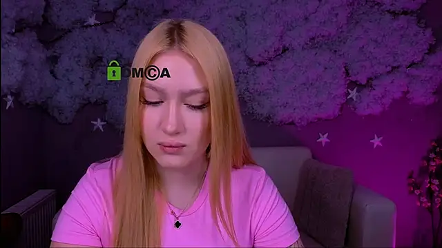 Snapshot of playful_sophie chatting on May 11, 7:11 pm playful sophie online show from May 11, 7:11 pm