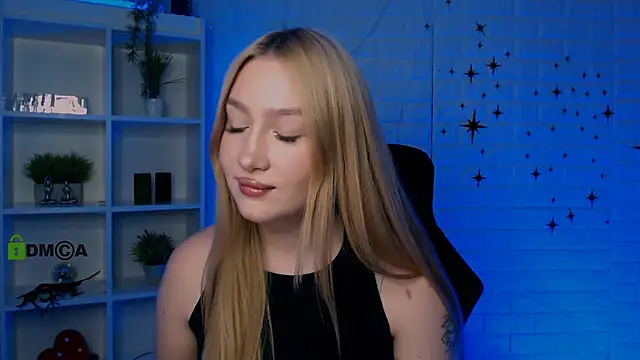 Snapshot of playful_sophie chatting on May 26, 7:21 pm playful sophie online show from May 26, 7:21 pm
