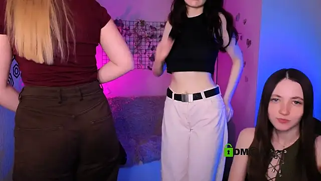 Snapshot of playful_sophie chatting on May 31, 7:26 pm playful sophie online show from May 31, 7:26 pm