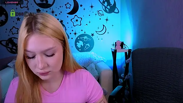 Snapshot of playful_sophie chatting on June 13, 8:07 pm playful sophie online show from June 13, 8:07 pm