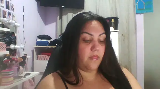 Snapshot of Paolaa_hoot chatting on February 23, 5:23 am Paolaa hoot online show from February 23, 5:23 am