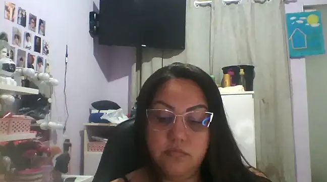 Snapshot of Paolaa_hoot chatting on February 23, 9:37 pm Paolaa hoot online show from February 23, 9:37 pm