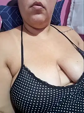 Snapshot of Paolaa_hoot chatting on March 22, 9:53 pm Paolaa hoot online show from March 22, 9:53 pm