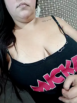 Paolaa hoot online show from April 14, 6:36 pm