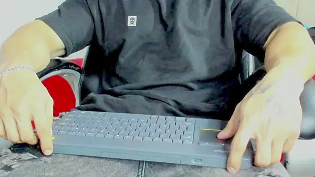 Snapshot of jeicob_gagnon chatting on January 31, 11:58 pm jeicob gagnon online show from January 31, 11:58 pm