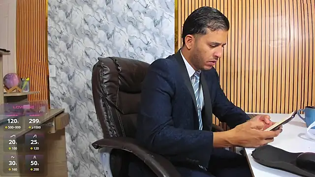 Hideintheoffice online show from March 28, 12:49 pm