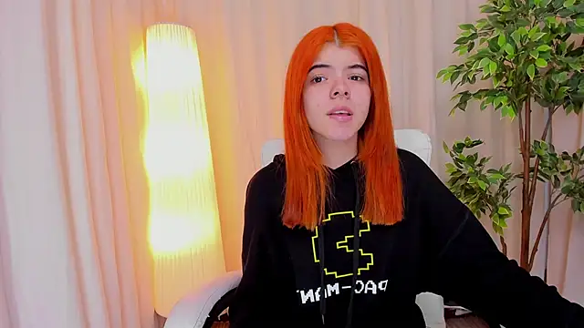 Snapshot of Maddy_bennet chatting on February 18, 3:53 am Maddy bennet online show from February 18, 3:53 am