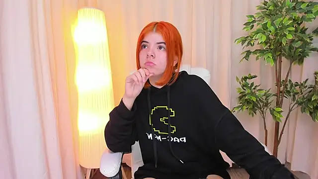 Snapshot of Maddy_bennet chatting on February 19, 7:17 am Maddy bennet online show from February 19, 7:17 am