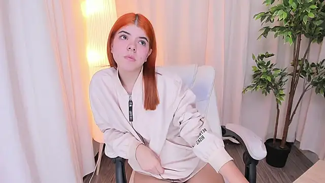 Snapshot of Maddy_bennet chatting on February 20, 7:12 am Maddy bennet online show from February 20, 7:12 am