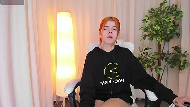 Snapshot of Maddy_bennet chatting on February 27, 4:20 am Maddy bennet online show from February 27, 4:20 am