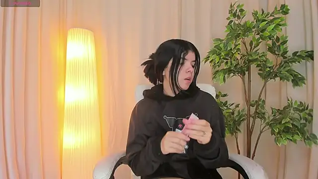 Snapshot of Maddy_bennet chatting on March 6, 4:08 am Maddy bennet online show from March 6, 4:08 am