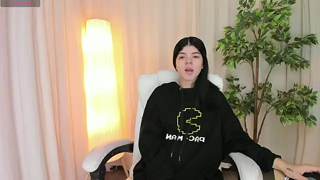 Snapshot of Maddy_bennet chatting on March 7, 4:24 am Maddy bennet online show from March 7, 4:24 am