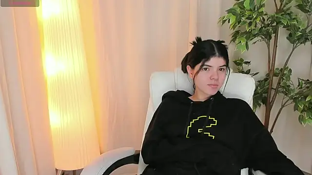 Snapshot of Maddy_bennet chatting on March 7, 7:30 am Maddy bennet online show from March 7, 7:30 am