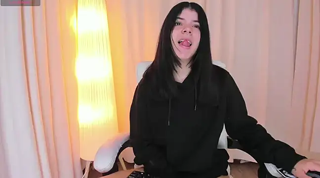 Snapshot of Maddy_bennet chatting on March 12, 5:02 am Maddy bennet online show from March 12, 5:02 am