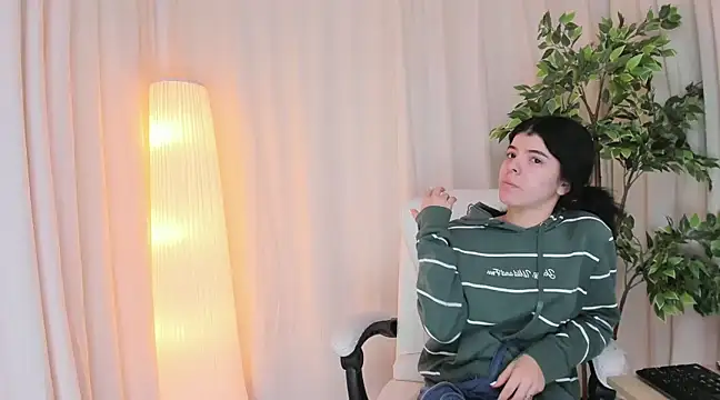 Snapshot of Maddy_bennet chatting on March 20, 10:32 am Maddy bennet online show from March 20, 10:32 am