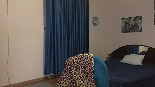 Miss Moren online show from November 18, 2:43 pm