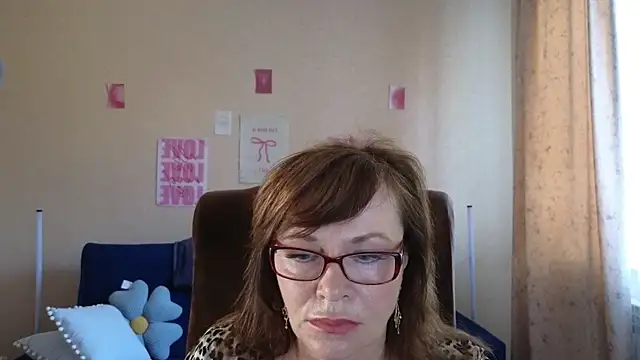 Snapshot of Miss_Moren chatting on August 8, 5:20 am Miss Moren online show from August 8, 5:20 am