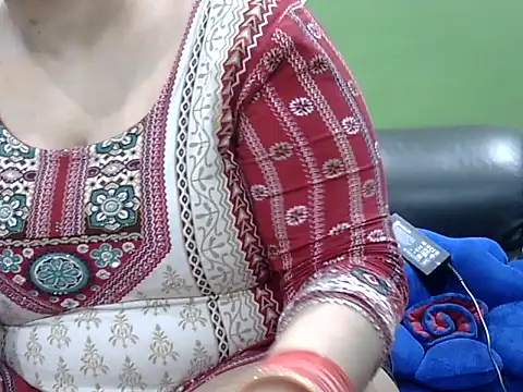 Housewife12 online show from February 7, 10:08 am