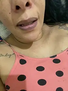 Snapshot of briannaa557 chatting on January 25, 10:19 am briannaa557 online show from January 25, 10:19 am