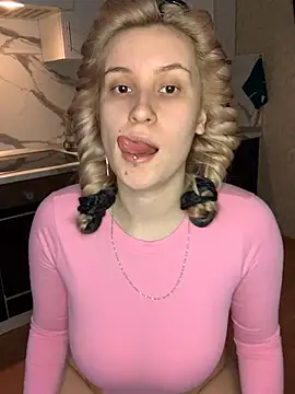 Snapshot of Sweet_white_chocolate chatting on March 10, 5:33 am Sweet white chocolate online show from March 10, 5:33 am